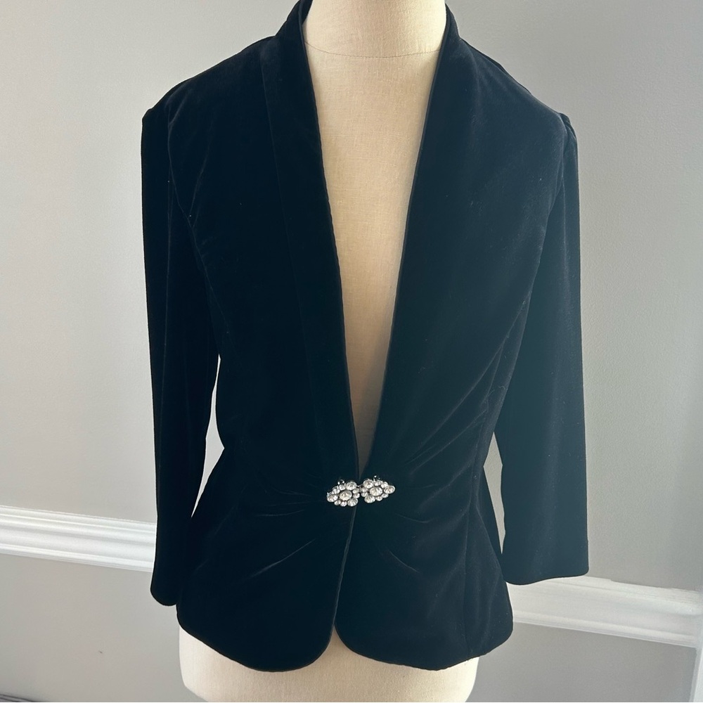 Velvet Evening Jacket Blazer. Jewel closure